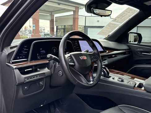 Used 2024 Cadillac Escalade ESV Premium Luxury image 13