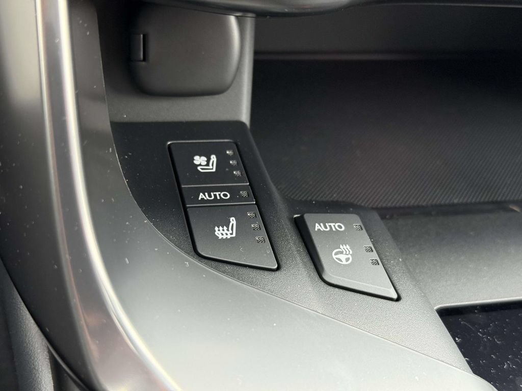 Used 2025 Lexus LX 600 4WD w/ Accessory Package (Z1) image 23