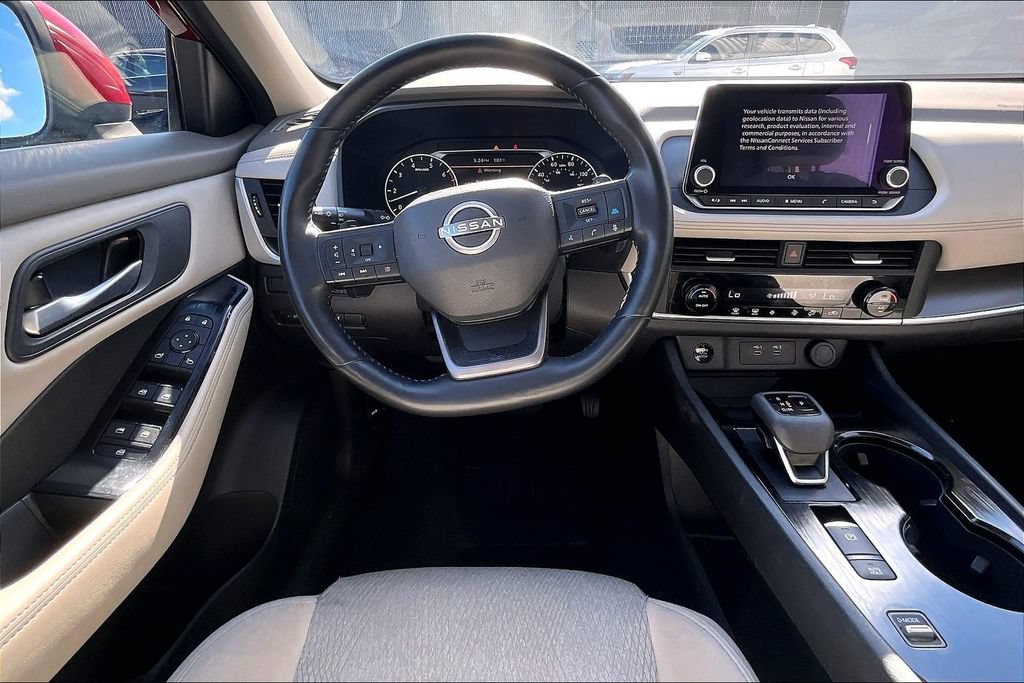 Used 2025 Nissan Rogue SV FWD image 8