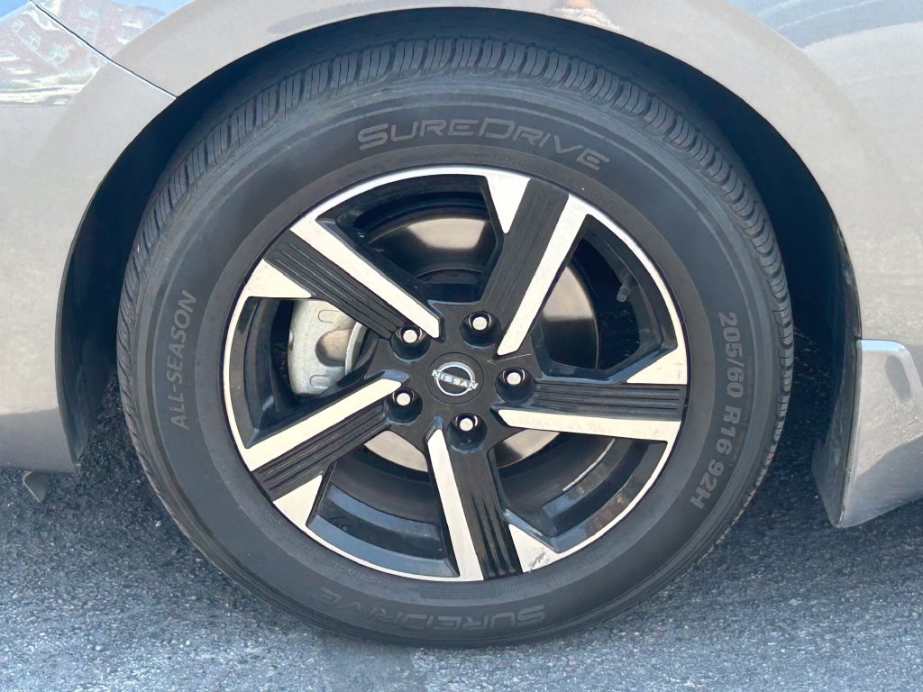Used 2025 Nissan Sentra SV FWD image 12