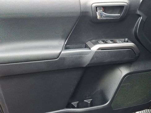 Used 2020 Toyota Tacoma TRD Sport AWD/4WD image 12