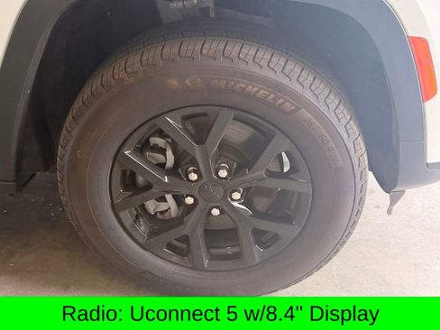 Used 2024 Jeep Grand Cherokee L Altitude AWD/4WD image 2