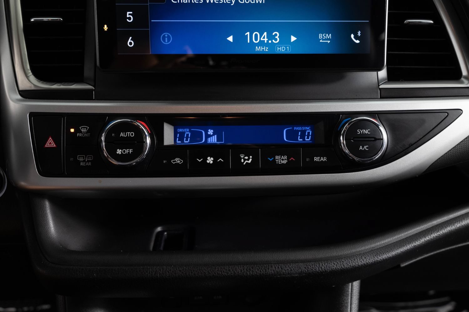 Used 2019 Toyota Highlander SE AWD/4WD image 40