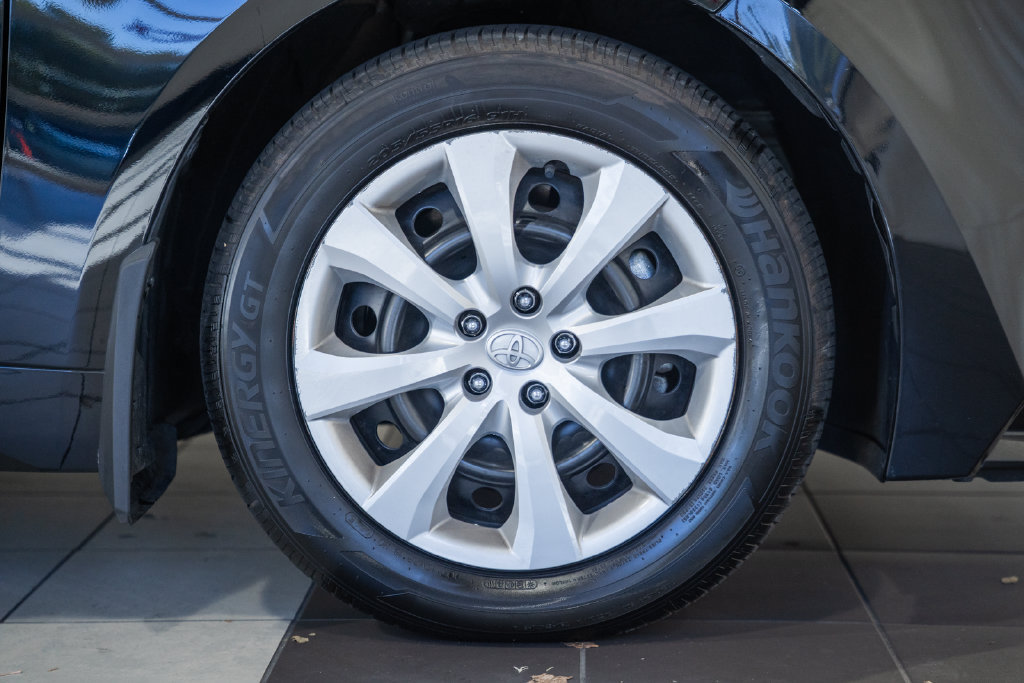Used 2025 Toyota Corolla LE FWD image 10