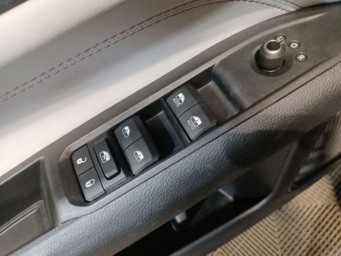 Used 2022 Jeep Compass Limited w/ Elite Group image 15