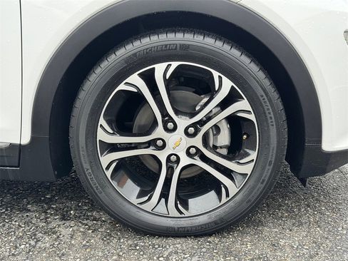 Used 2019 Chevrolet Bolt Premier w/ Infotainment Package image 9