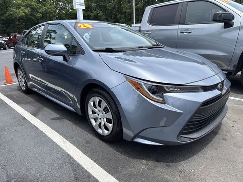 Used 2024 Toyota Corolla LE FWD image 2