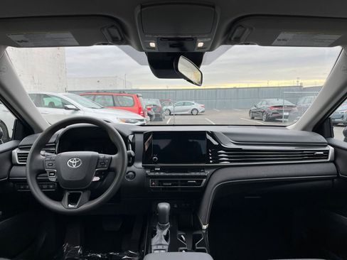 Used 2025 Toyota Camry LE image 33