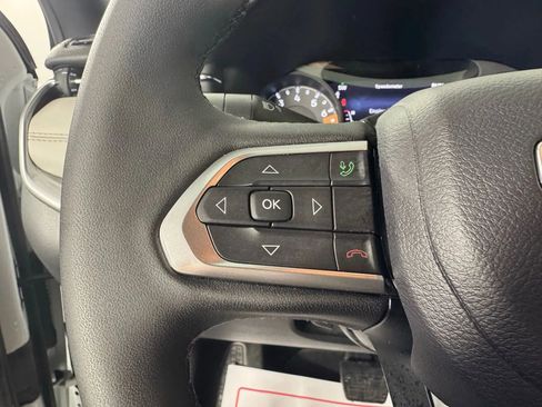 Used 2025 Jeep Compass Limited image 15