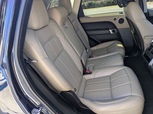 Used 2020 Land Rover Range Rover Sport HSE image 28