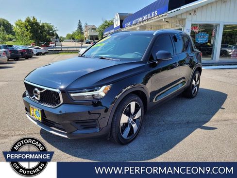 Used 2020 Volvo XC40 T5 Momentum w/ Protection Package image 3