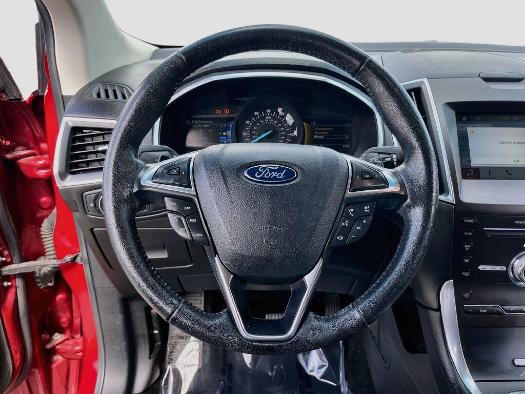 Used 2017 Ford Edge Titanium w/ Technology Package FWD image 11