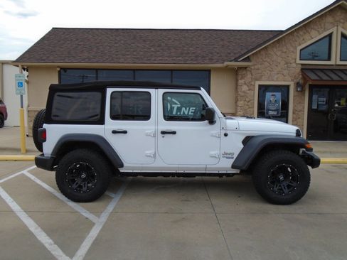 Used 2018 Jeep Wrangler Unlimited Sport S AWD/4WD image 5