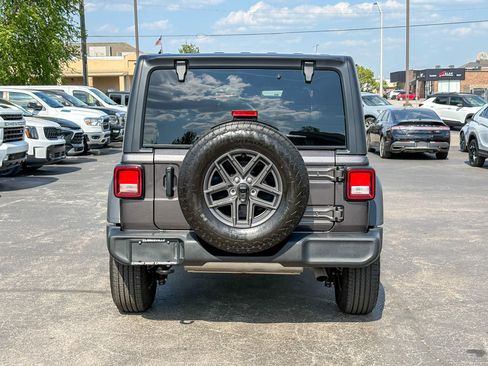 Used 2025 Jeep Wrangler Unlimited Sport AWD/4WD image 15