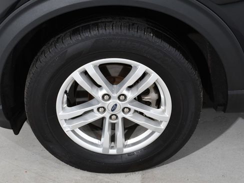 Used 2023 Ford Explorer XLT w/ Equipment Group 202A image 25