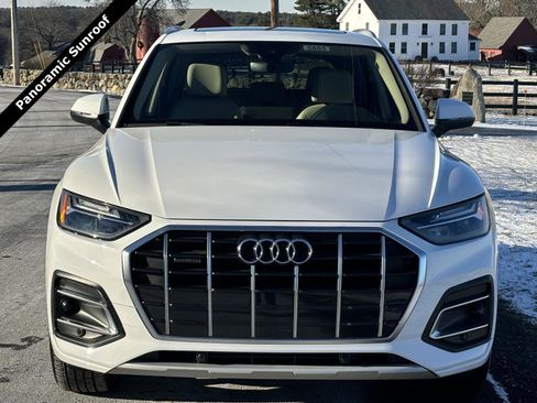 Used 2024 Audi Q5 Premium w/ Convenience Package image 3