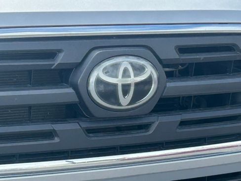 Used 2019 Toyota Tacoma SR5 AWD/4WD image 12