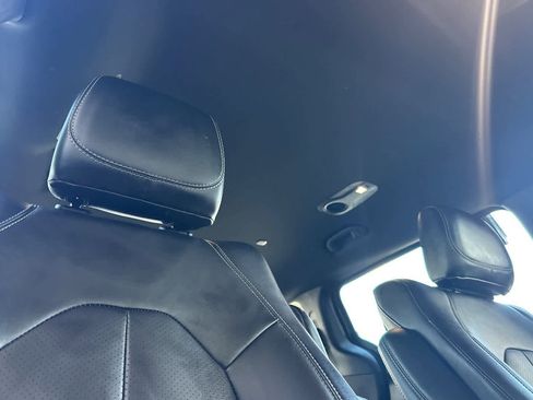 Used 2025 Chrysler Pacifica Select w/ Uconnect Theater Family Group image 19