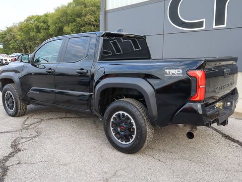 Used 2024 Toyota Tacoma TRD Off-Road image 6