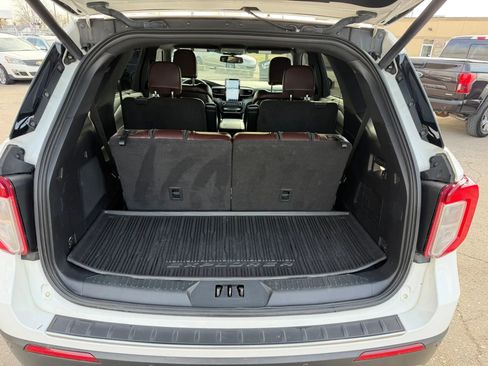 Used 2020 Ford Explorer Platinum w/ Premium Technology Package image 18