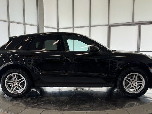Used 2017 Porsche Macan AWD/4WD image 8
