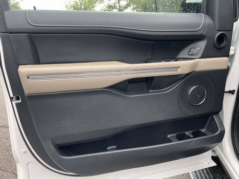 Used 2023 Ford Expedition Limited RWD image 5
