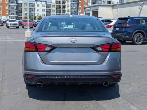 Used 2024 Nissan Altima 2.5 SR FWD image 6