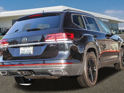 Used 2023 Volkswagen Atlas SE w/ Black Wheel Package image 4