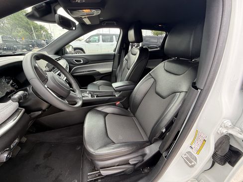 Used 2024 Jeep Compass Latitude AWD/4WD image 27