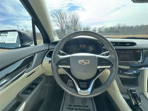 Used 2023 Cadillac XT6 Premium Luxury w/ Technology Package image 14