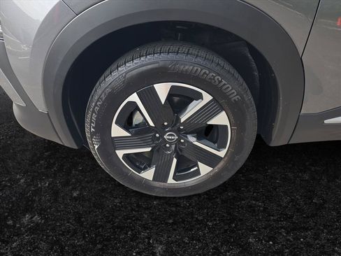 Used 2025 Nissan Kicks SV AWD/4WD image 9