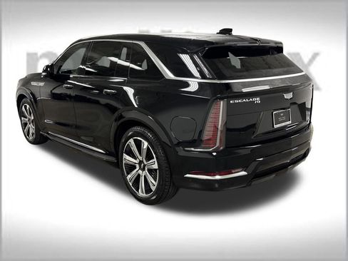 New 2025 Cadillac Escalade IQ Luxury 2 image 16