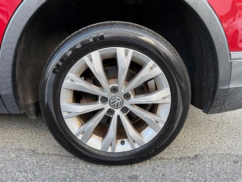 Used 2018 Volkswagen Tiguan SE AWD/4WD image 13