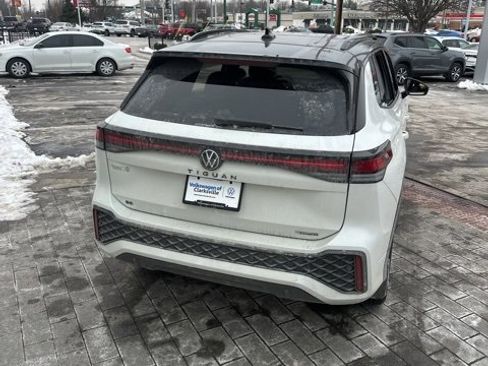 Certified 2025 Volkswagen Tiguan SE R-Line image 11