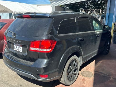 Used 2019 Dodge Journey SE image 2