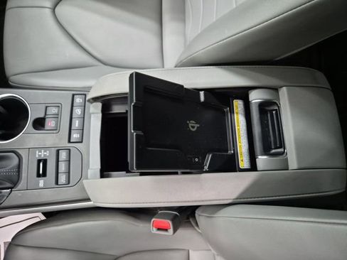Used 2022 Toyota Highlander XLE image 27