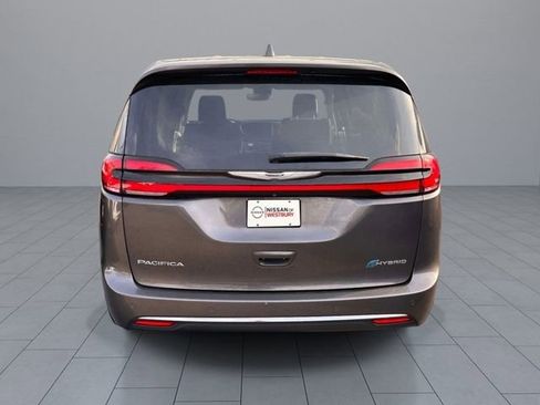 Used 2022 Chrysler Pacifica Touring-L w/ Uconnect Theater Family Group FWD image 5