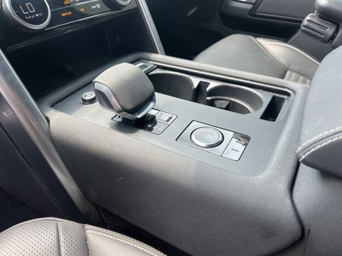 Used 2024 Land Rover Discovery Dynamic SE AWD/4WD image 29