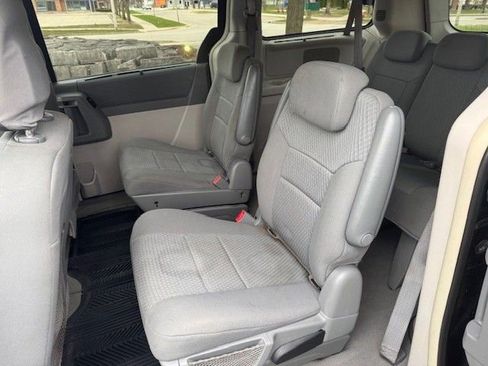 Used 2010 Chrysler Town & Country Touring w/ Safetytec Group image 8