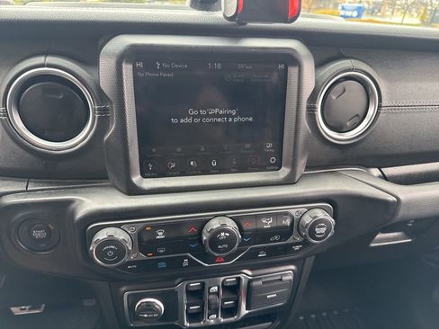 Used 2022 Jeep Wrangler Unlimited Sahara image 3