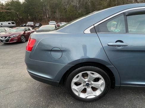 Used 2010 Ford Taurus SEL image 9
