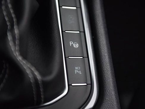 Certified 2024 Volkswagen Tiguan SEL R-Line AWD/4WD image 19