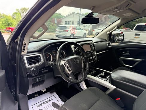 Used 2019 Nissan Titan SV w/ SV Convenience Package RWD image 20