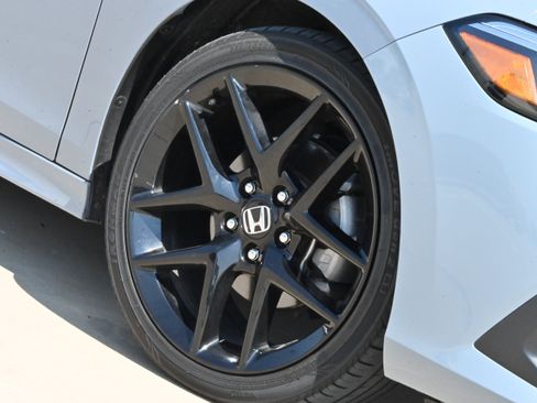 Used 2023 Honda Civic Sport image 9