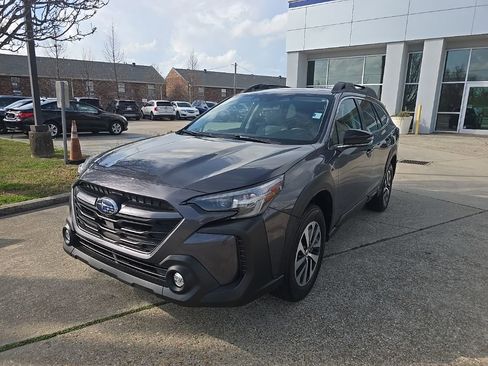 Used 2023 Subaru Outback Premium image 10
