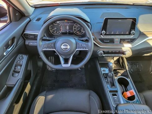 Used 2024 Nissan Altima 2.5 SV image 13