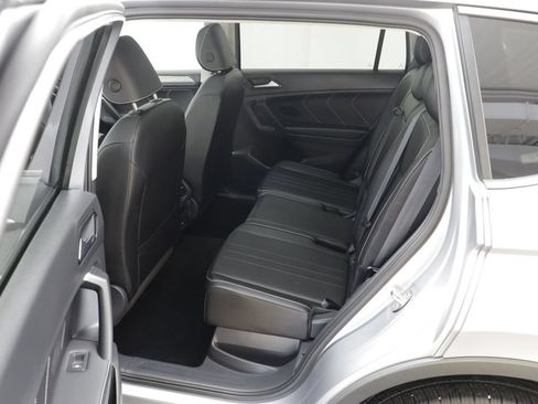 Used 2022 Volkswagen Tiguan SE AWD/4WD image 15