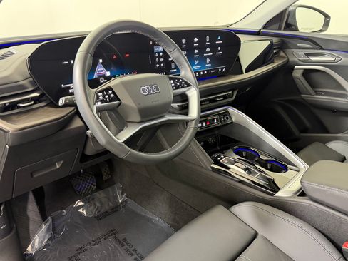 Used 2025 Audi Q5 Premium w/ Premium Plus AWD/4WD image 4