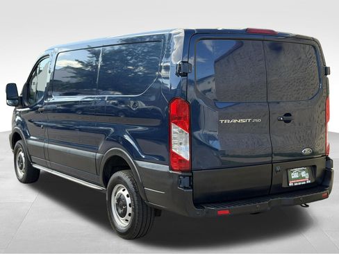 Used 2019 Ford Transit 250 130 Low Roof RWD image 9