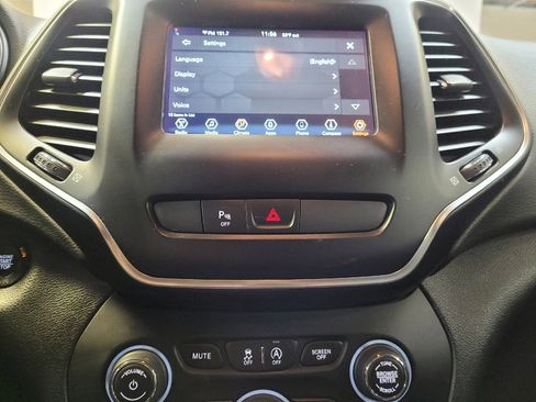 Used 2020 Jeep Cherokee Latitude Plus FWD image 25